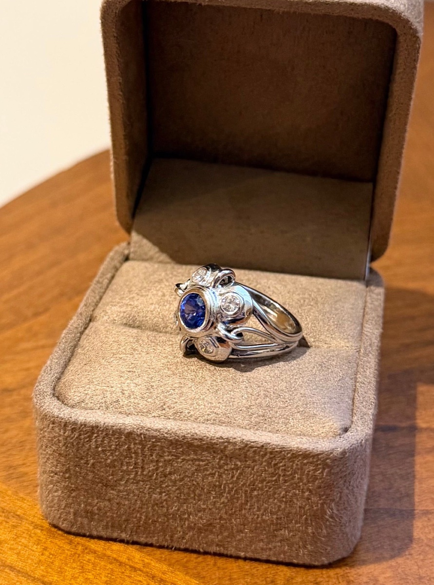 Bague entourage en or blanc saphir et diamants -photo-2