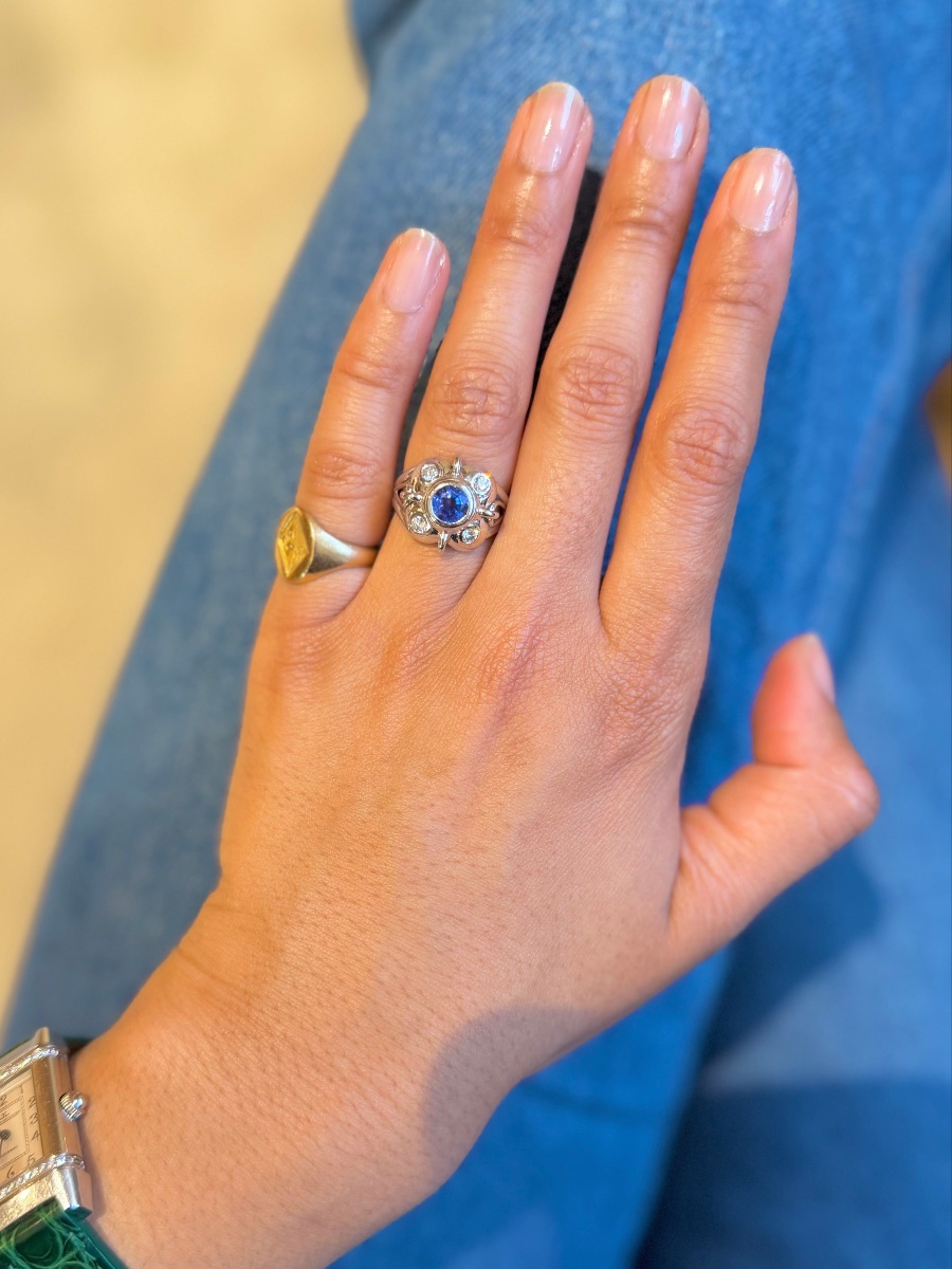 Bague entourage en or blanc saphir et diamants -photo-4