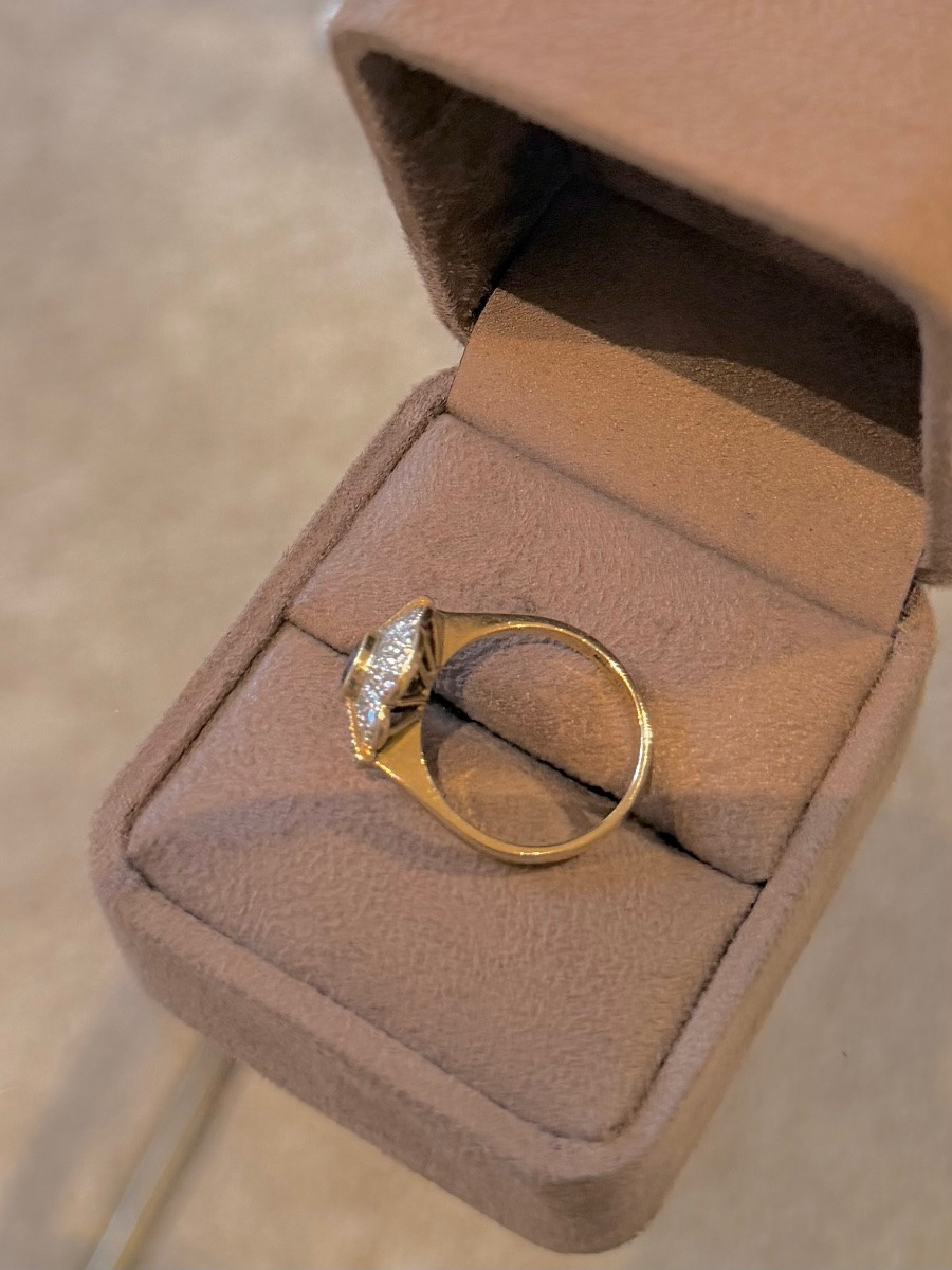 Bague entourage en or jaune, saphir et diamants-photo-3