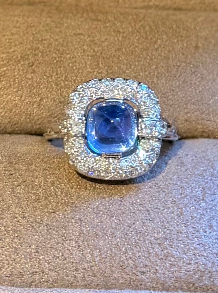 Bague en platine, saphir et diamants