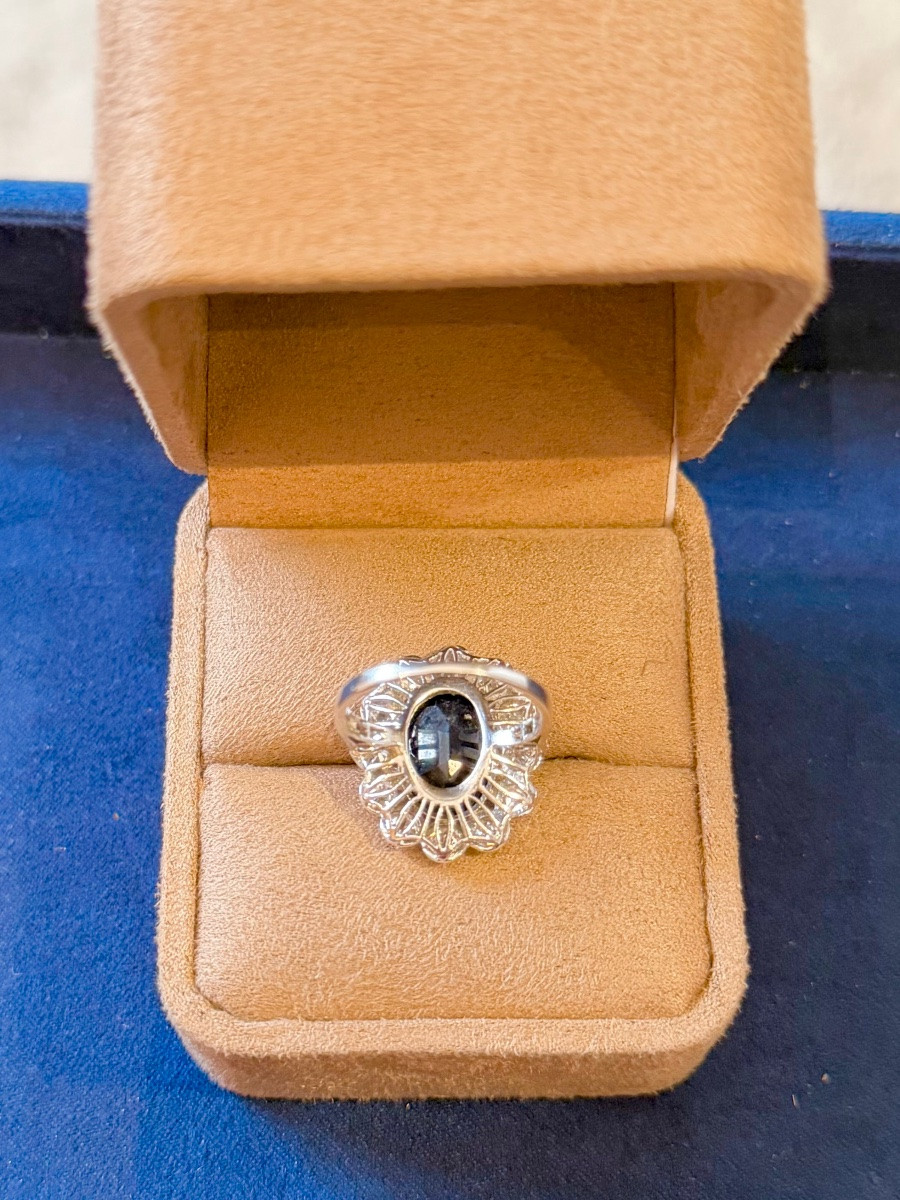 Pompadour Ring In White Gold, Sapphire And Diamonds-photo-4