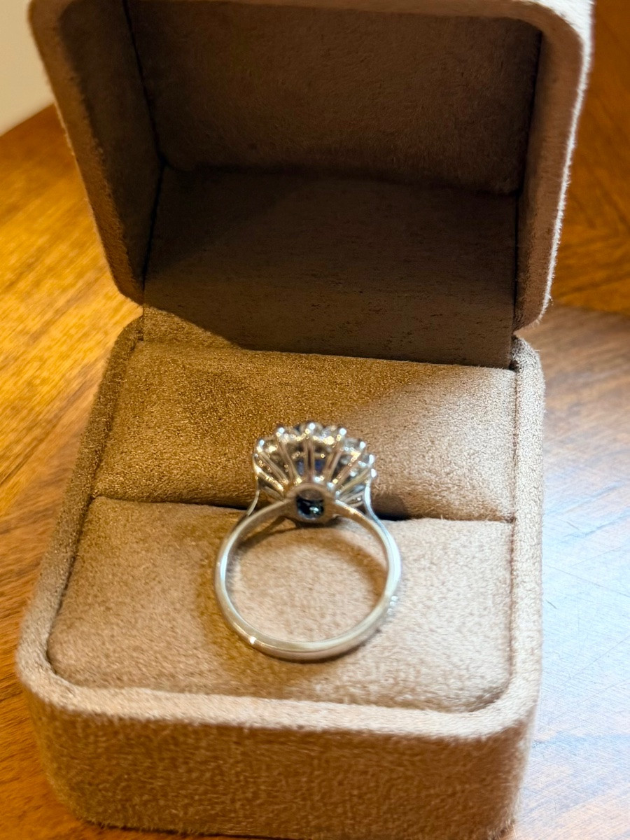 Bague Marguerite en or blanc saphir ceylan et diamants-photo-2
