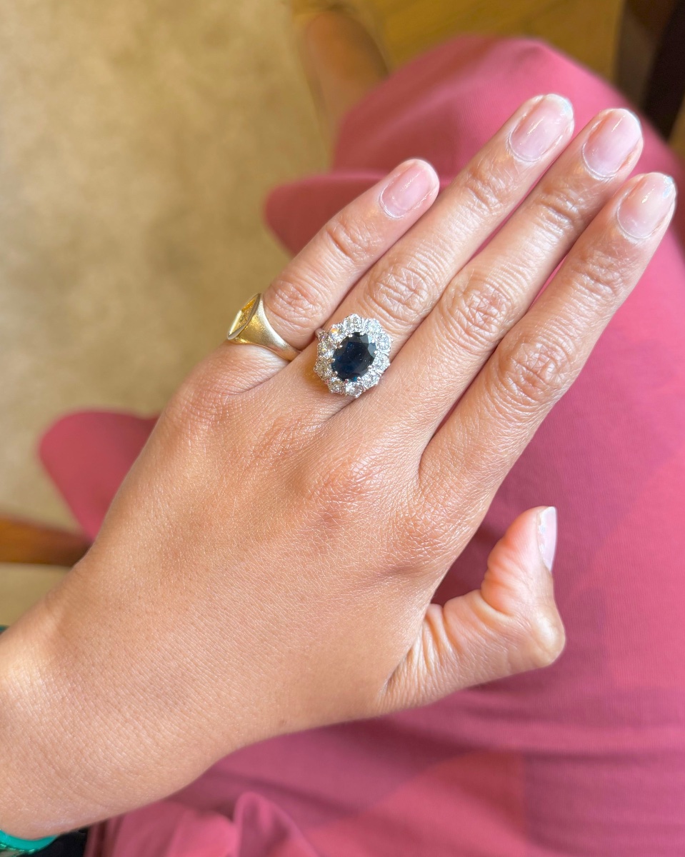 Pompadour Ring In White Gold With Sapphire And Diamonds-photo-4