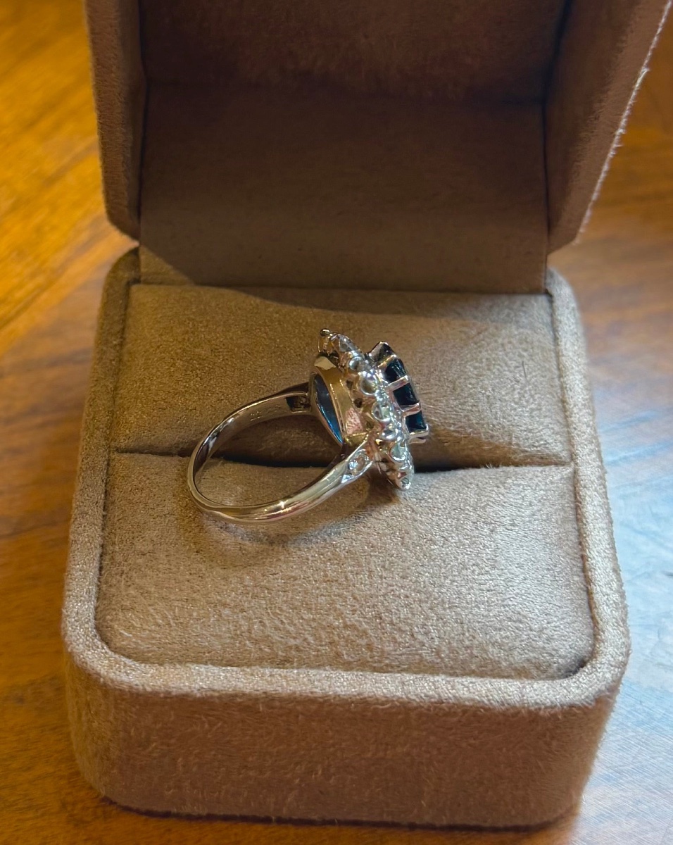 Pompadour Ring In White Gold With Sapphire And Diamonds-photo-2