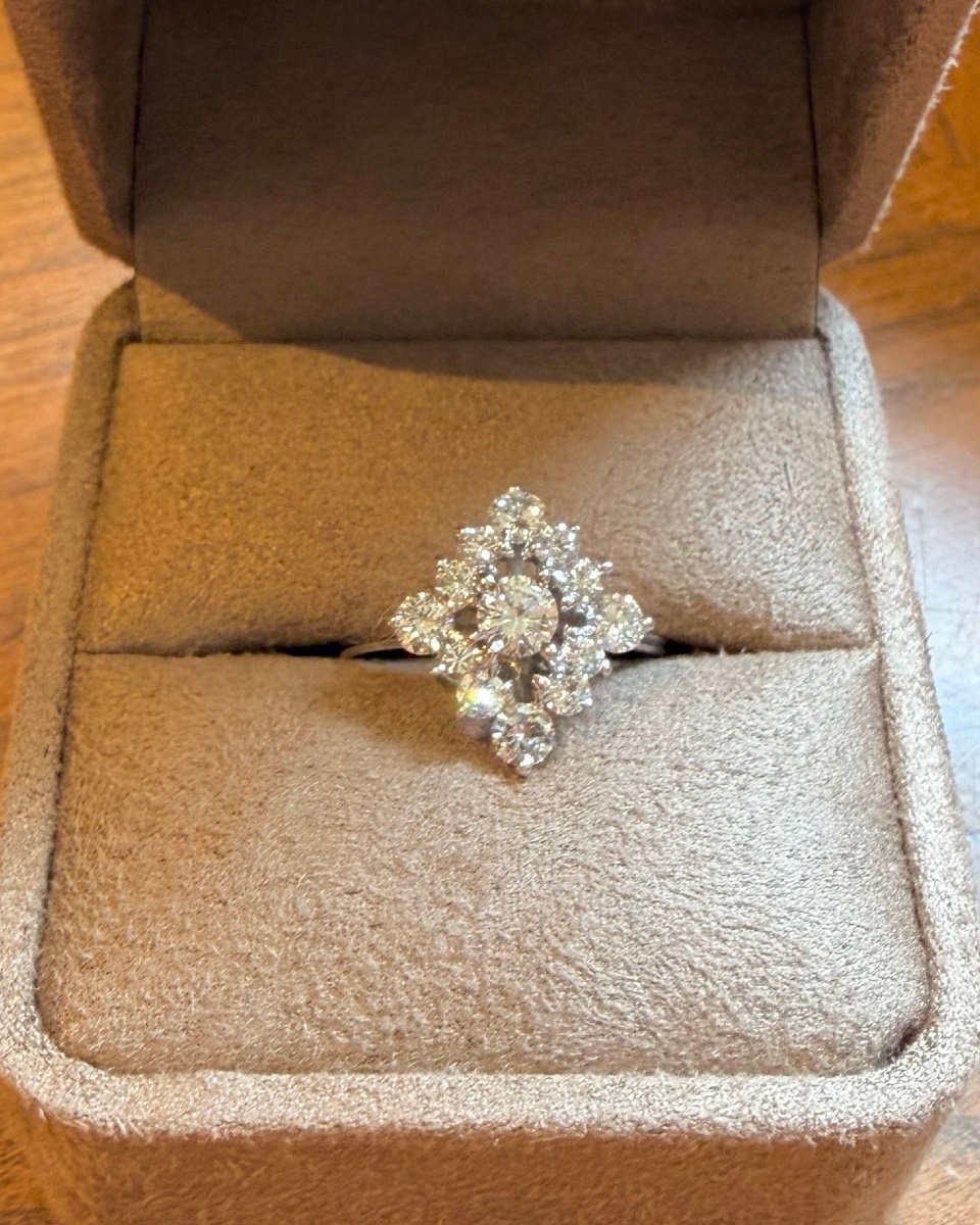 Bague Losange en or blanc et diamants