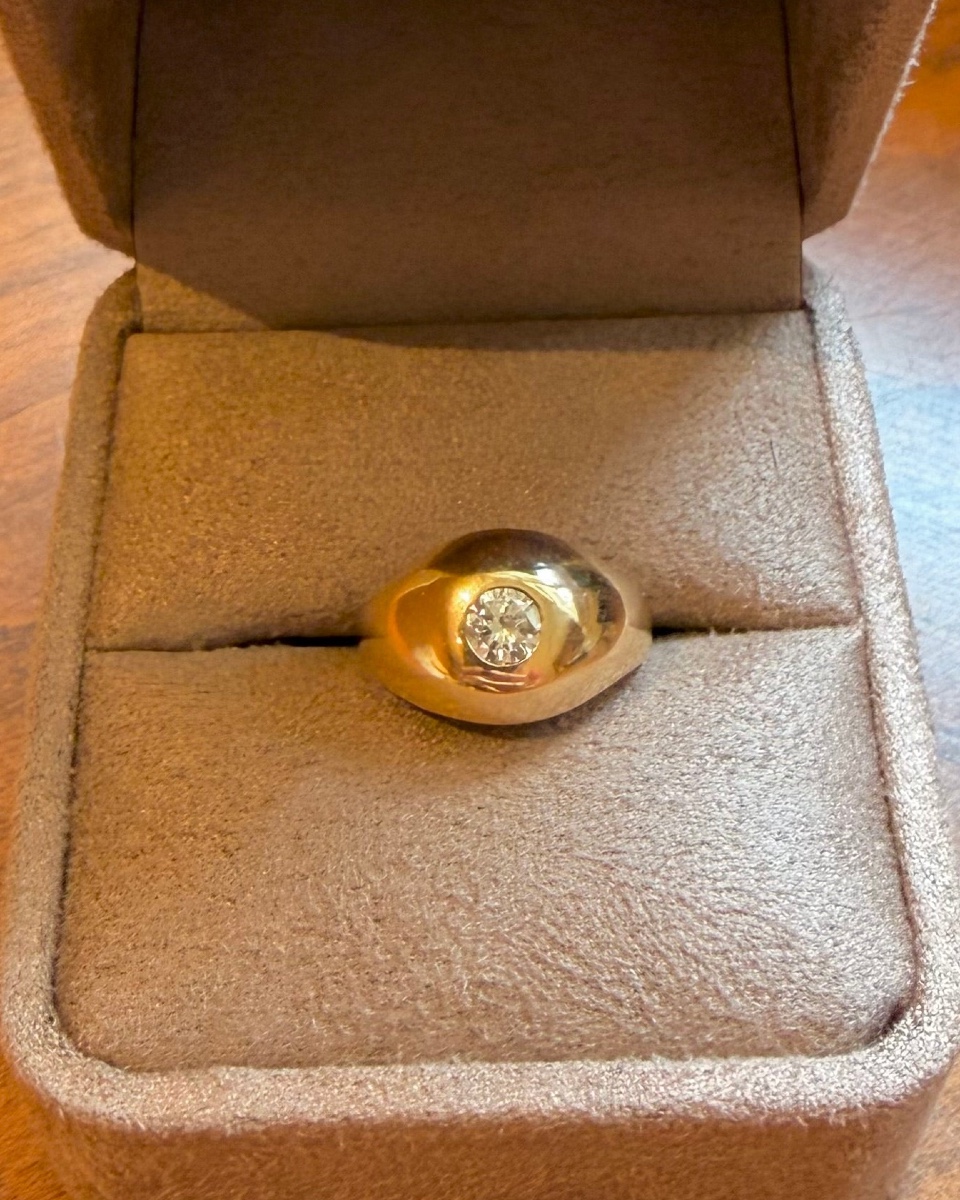 Bague jonc chevalière or jaune et diamants