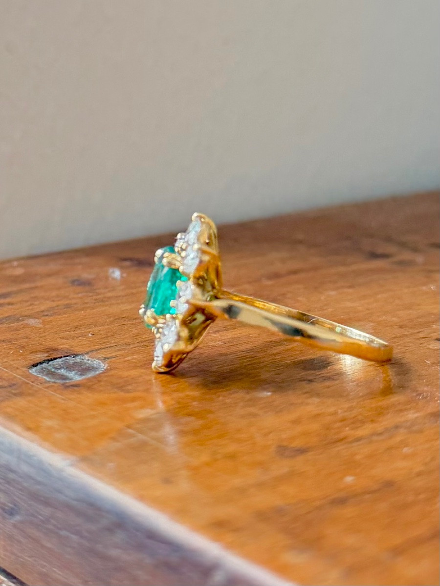 Bague Marguerite en or jaune, émeraude et diamants-photo-2