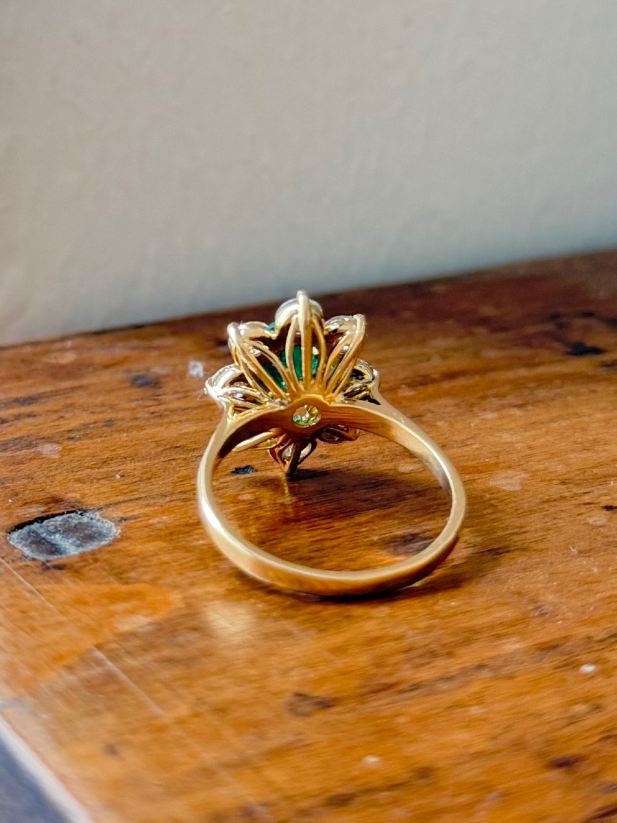 Bague Marguerite en or jaune, émeraude et diamants-photo-3