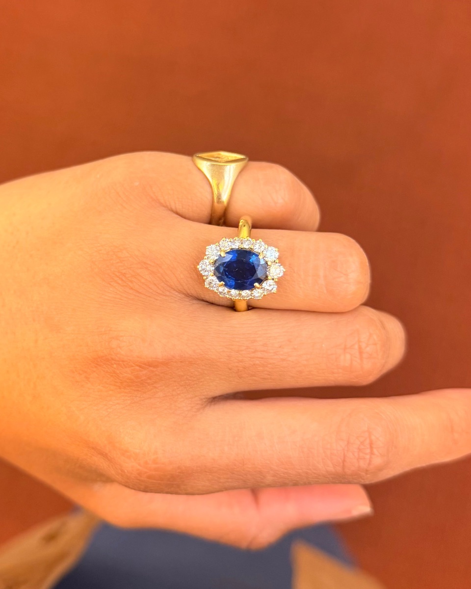Marguerite Ring In Yellow Gold, Sapphire And Diamonds-photo-2