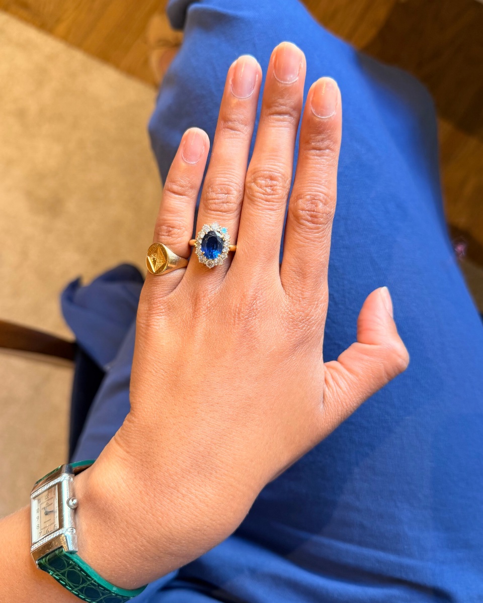 Marguerite Ring In Yellow Gold, Sapphire And Diamonds-photo-4