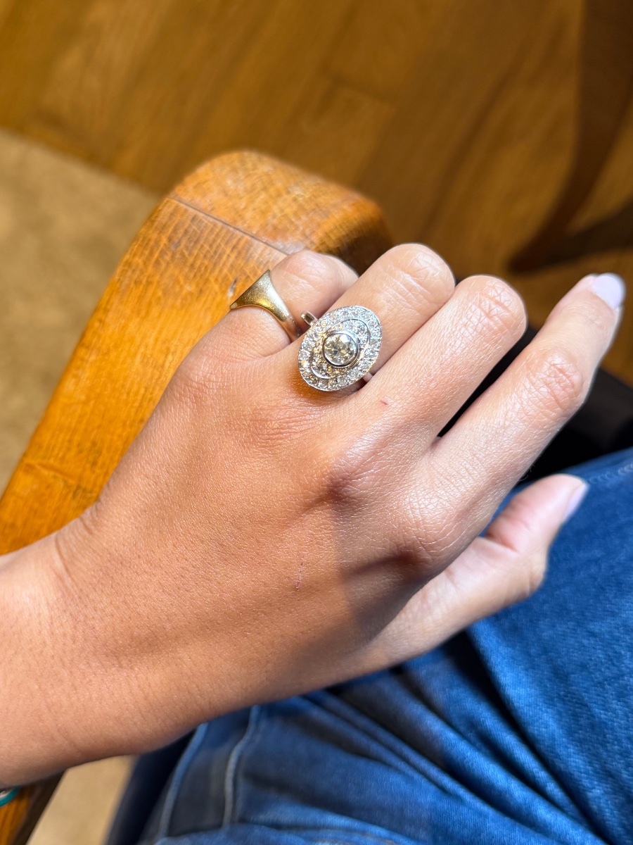 Pompadour Ring In White Gold And Diamonds-photo-1