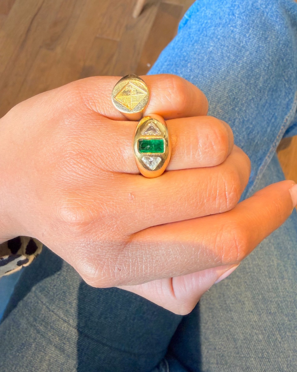 Bague Jonc or jaune, émeraude et diamants-photo-2