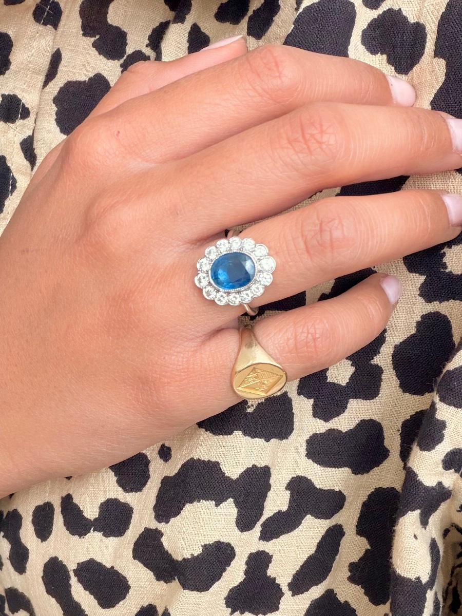 Bague Pompadour en or blanc saphir et diamantsur-photo-2