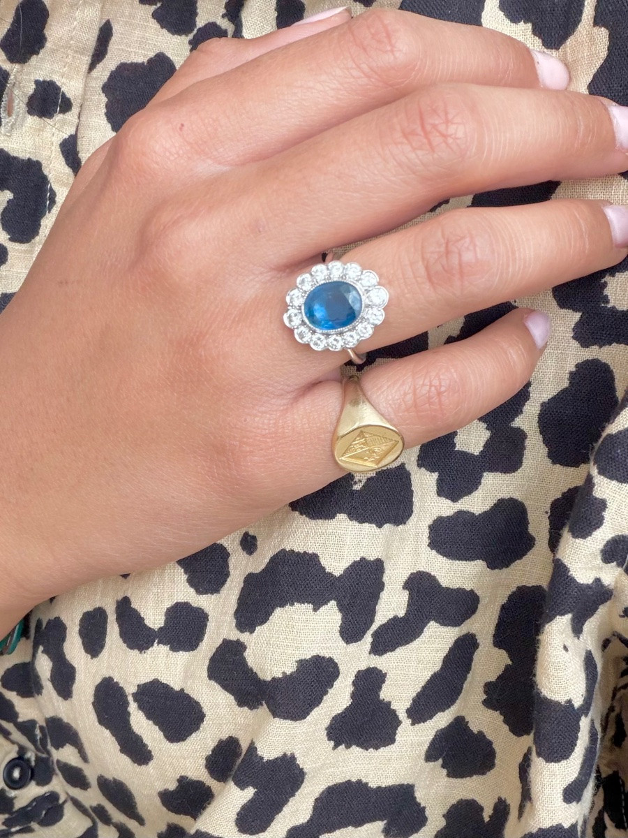 Bague Pompadour en or blanc saphir et diamantsur-photo-1