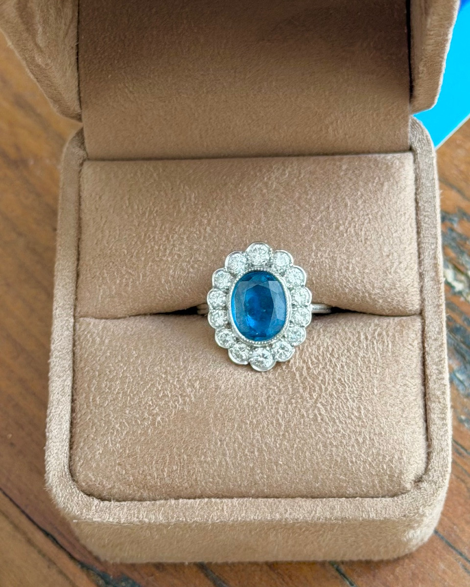 Bague Pompadour en or blanc saphir et diamantsur-photo-2