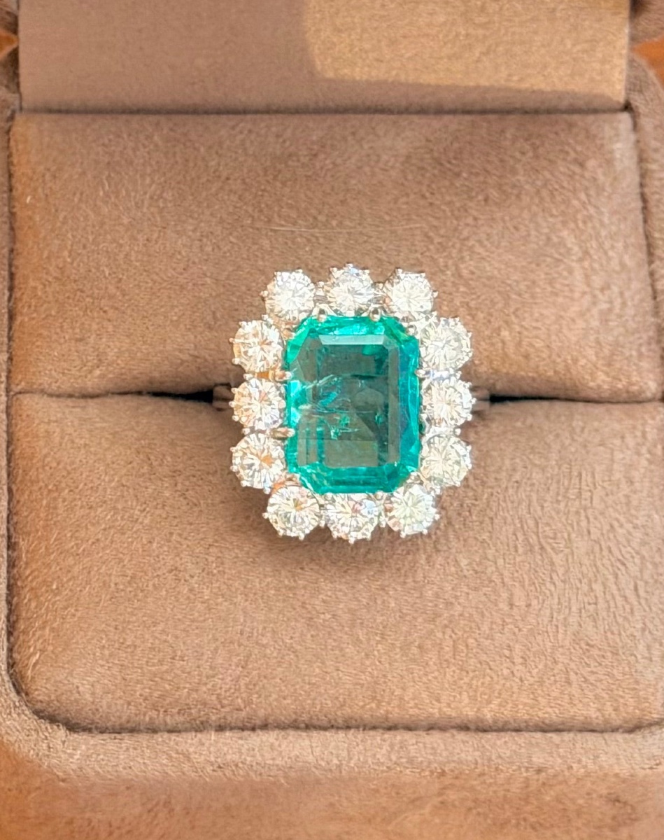 Pompadour Ring In White Gold With Colombian Emerald And Diamonds-photo-2