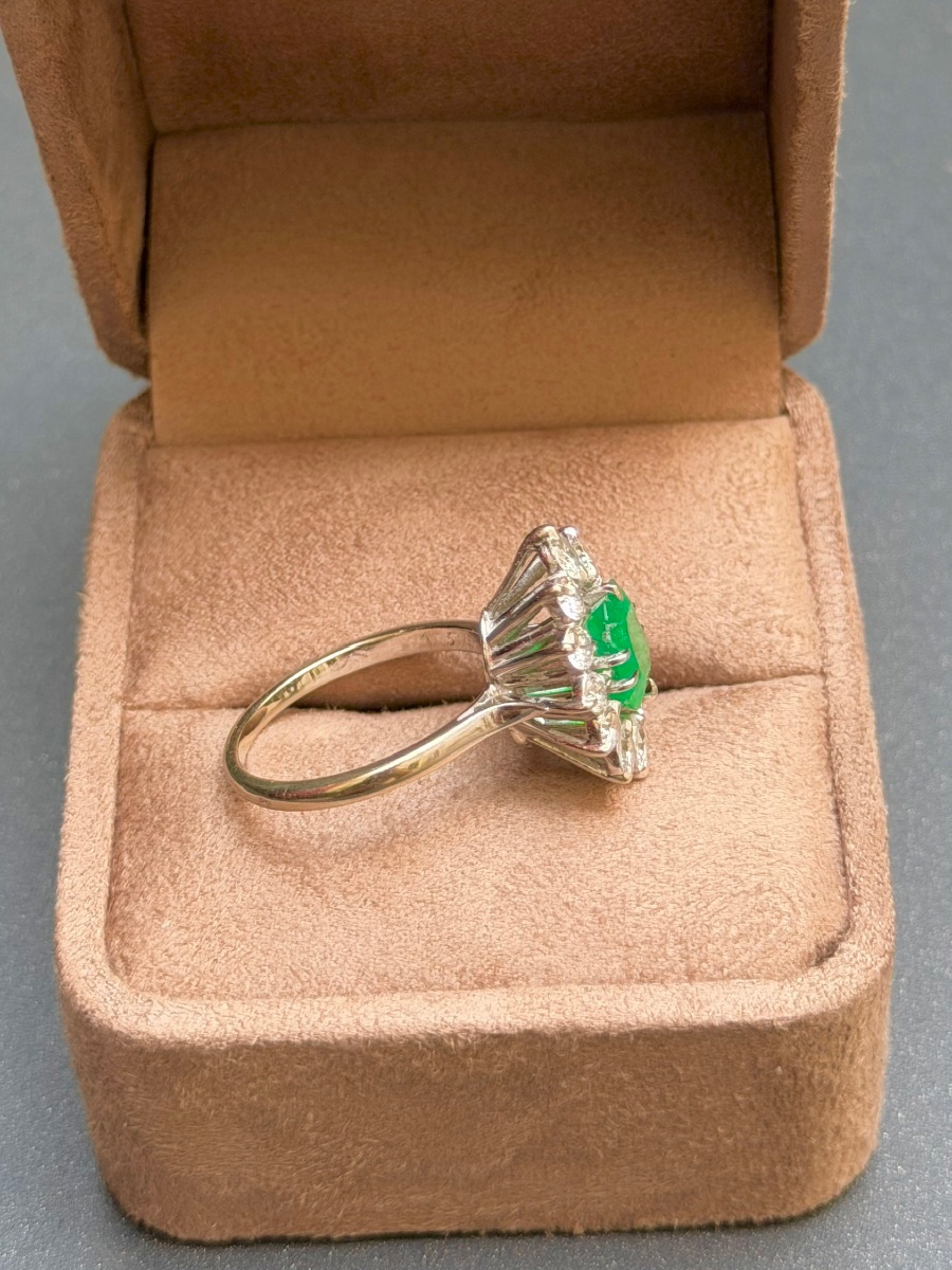 Pompadour Ring In Emerald And Diamond White Gold-photo-2