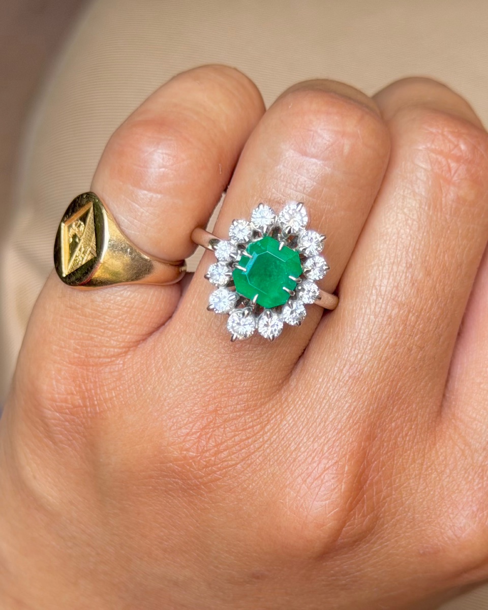 Pompadour Ring In Emerald And Diamond White Gold