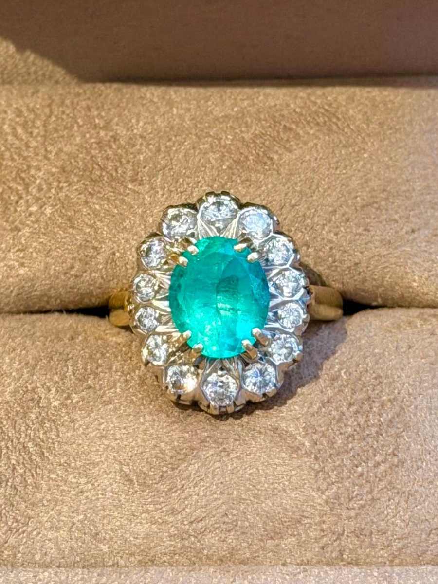 Bague Marguerite en or jaune, platine émeraude et diamants