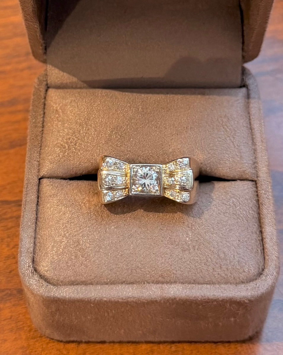 Yellow Gold Tank Ring With Bow And Diamonds-photo-3