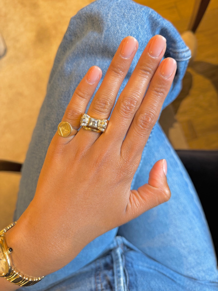 Yellow Gold Tank Ring With Bow And Diamonds-photo-2