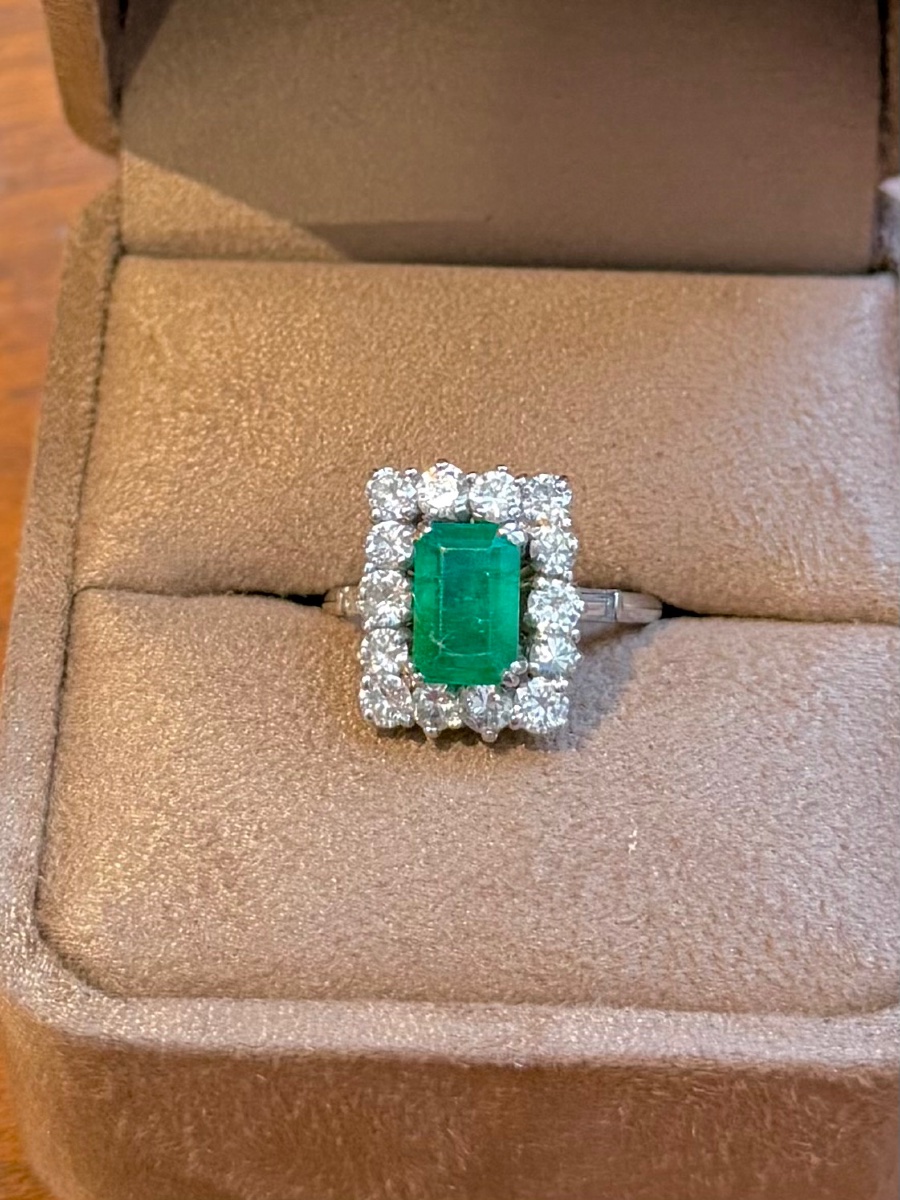 Bague en or blanc émeraude et diamants-photo-3