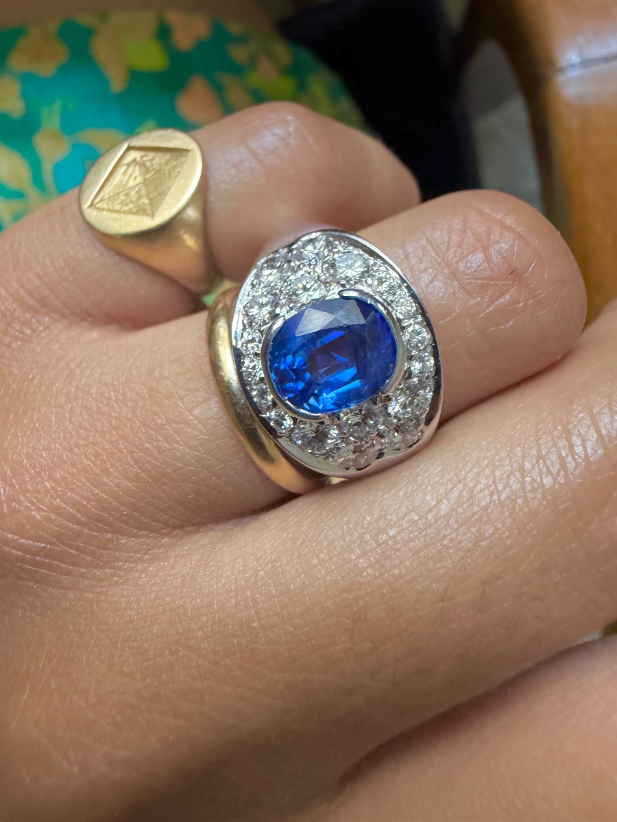 White Gold Band Ring With Sapphire And Diamonds-photo-2