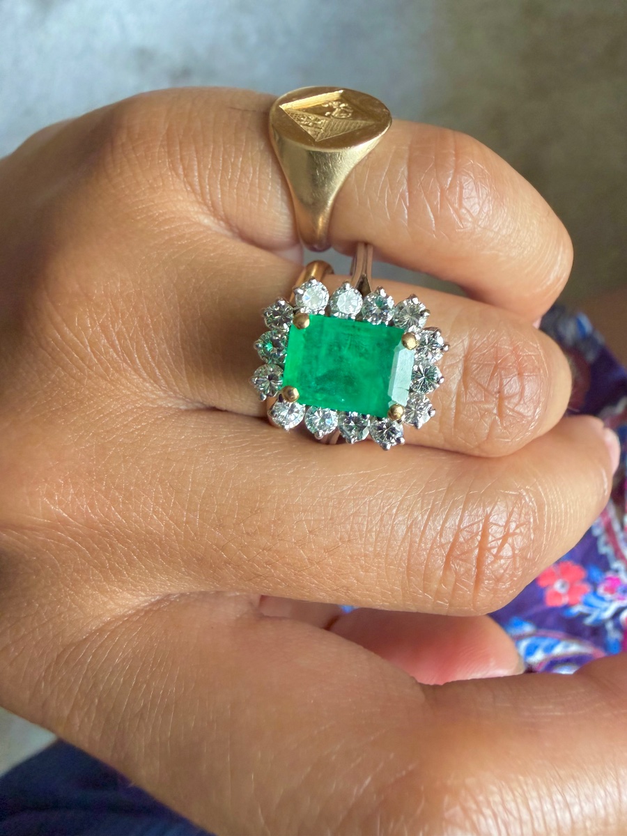 Bague en or blanc émeraude et diamants-photo-2