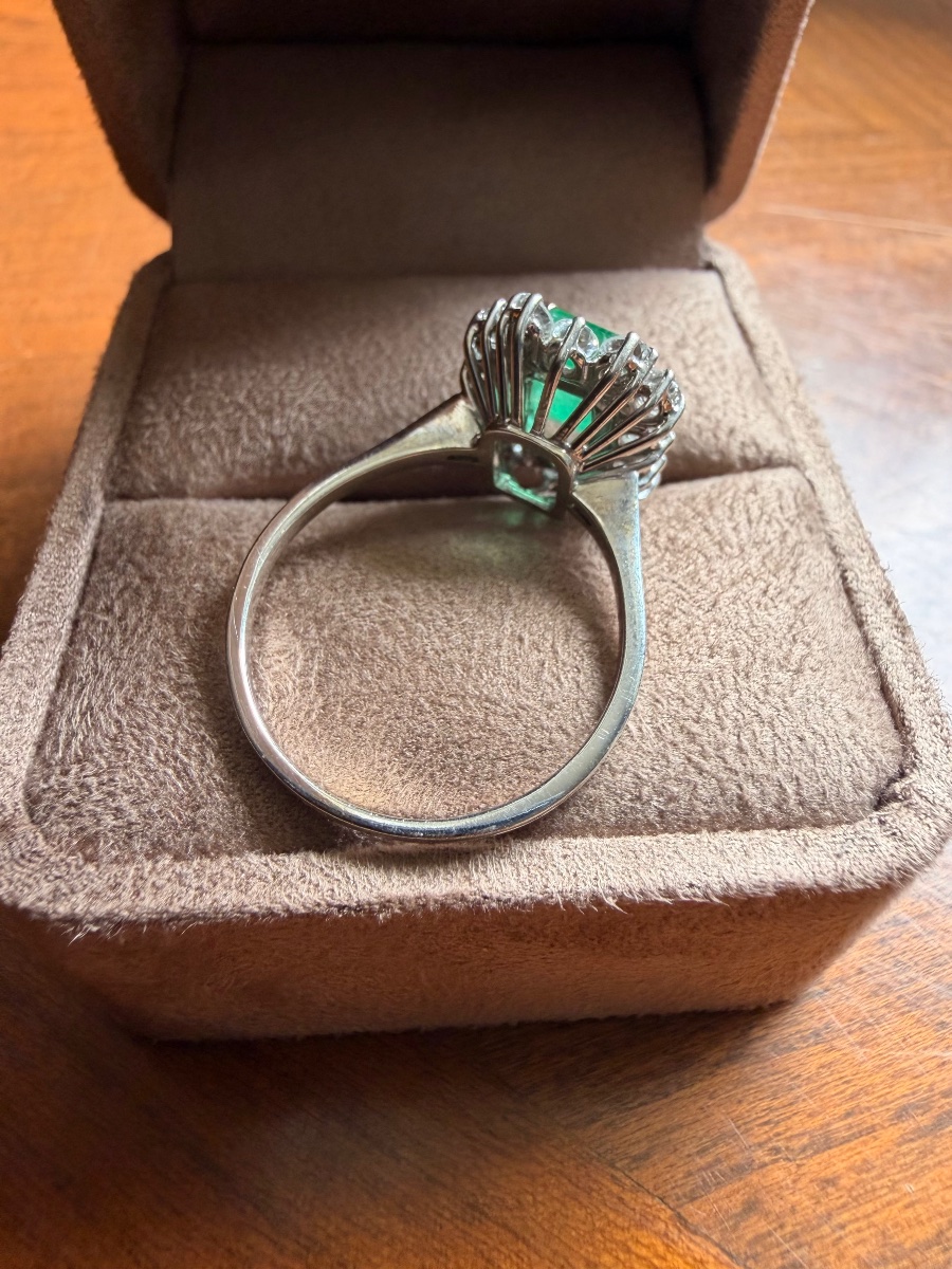 Bague en or blanc émeraude et diamants-photo-4