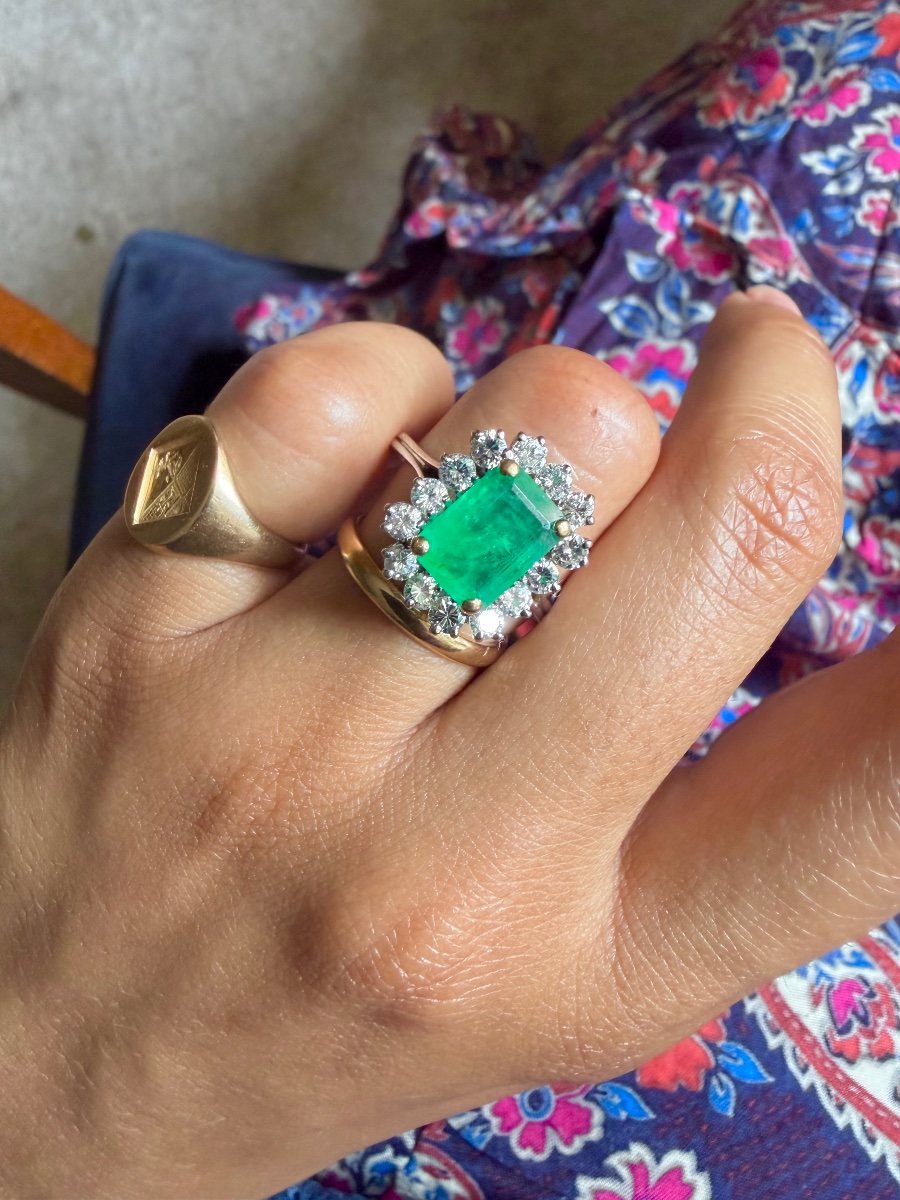 Bague en or blanc émeraude et diamants
