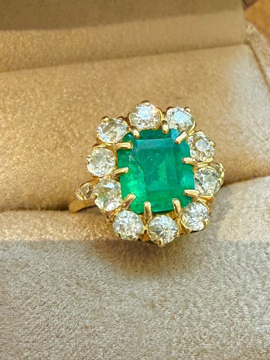Bague Pompadour en or jaune émeraude et diamants-photo-3