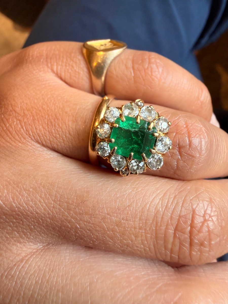 Bague Pompadour en or jaune émeraude et diamants-photo-2