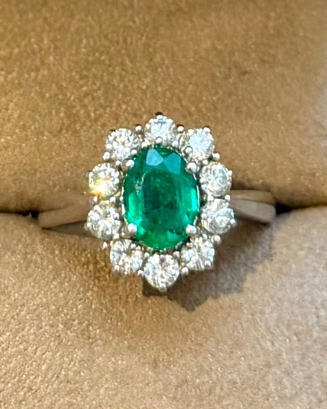 Bague Marguerite en or blanc émeraude et diamants-photo-2
