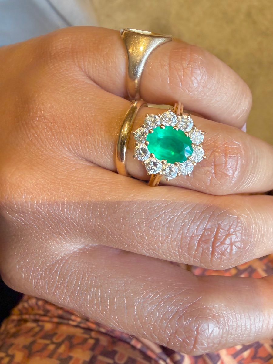 Marguerite Ring In Yellow Gold, Emerald, And Diamonds-photo-2