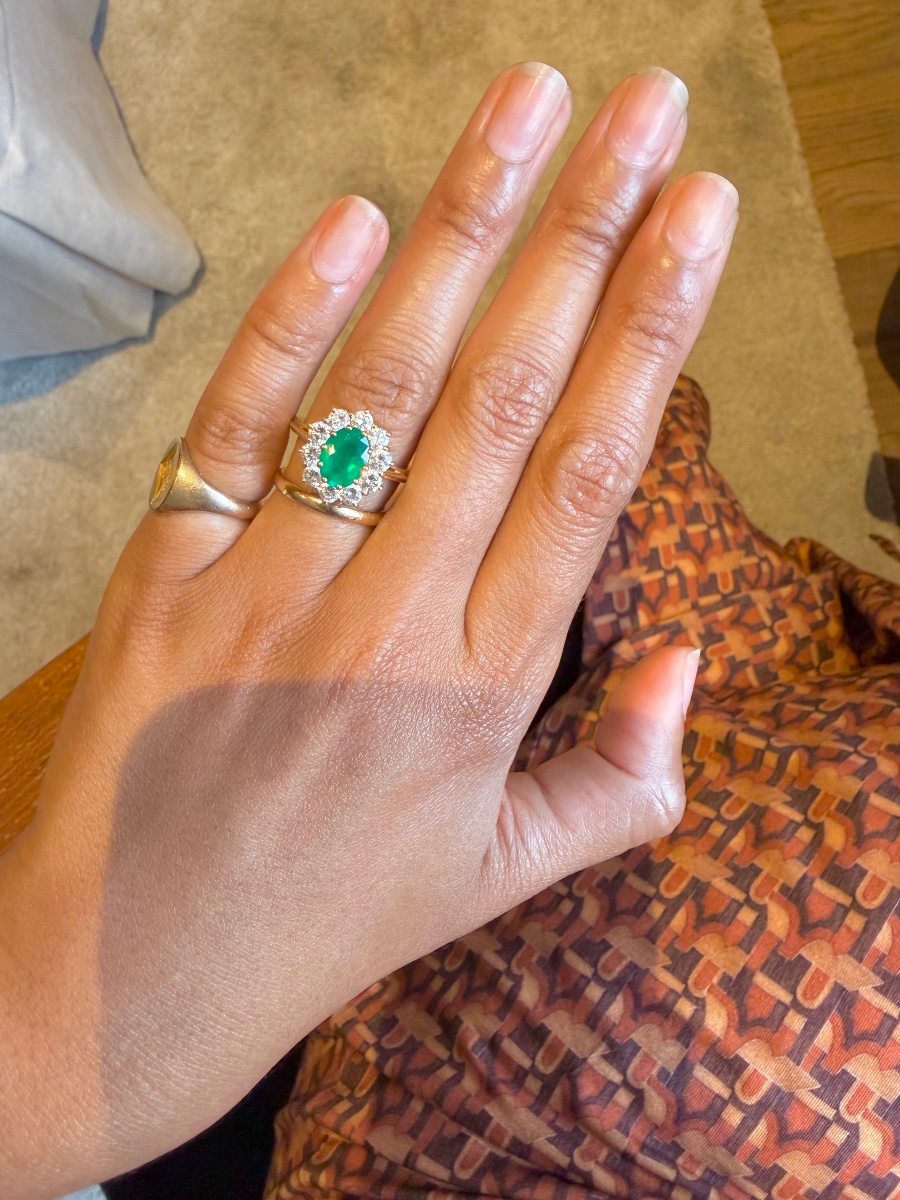 Marguerite Ring In Yellow Gold, Emerald, And Diamonds-photo-3