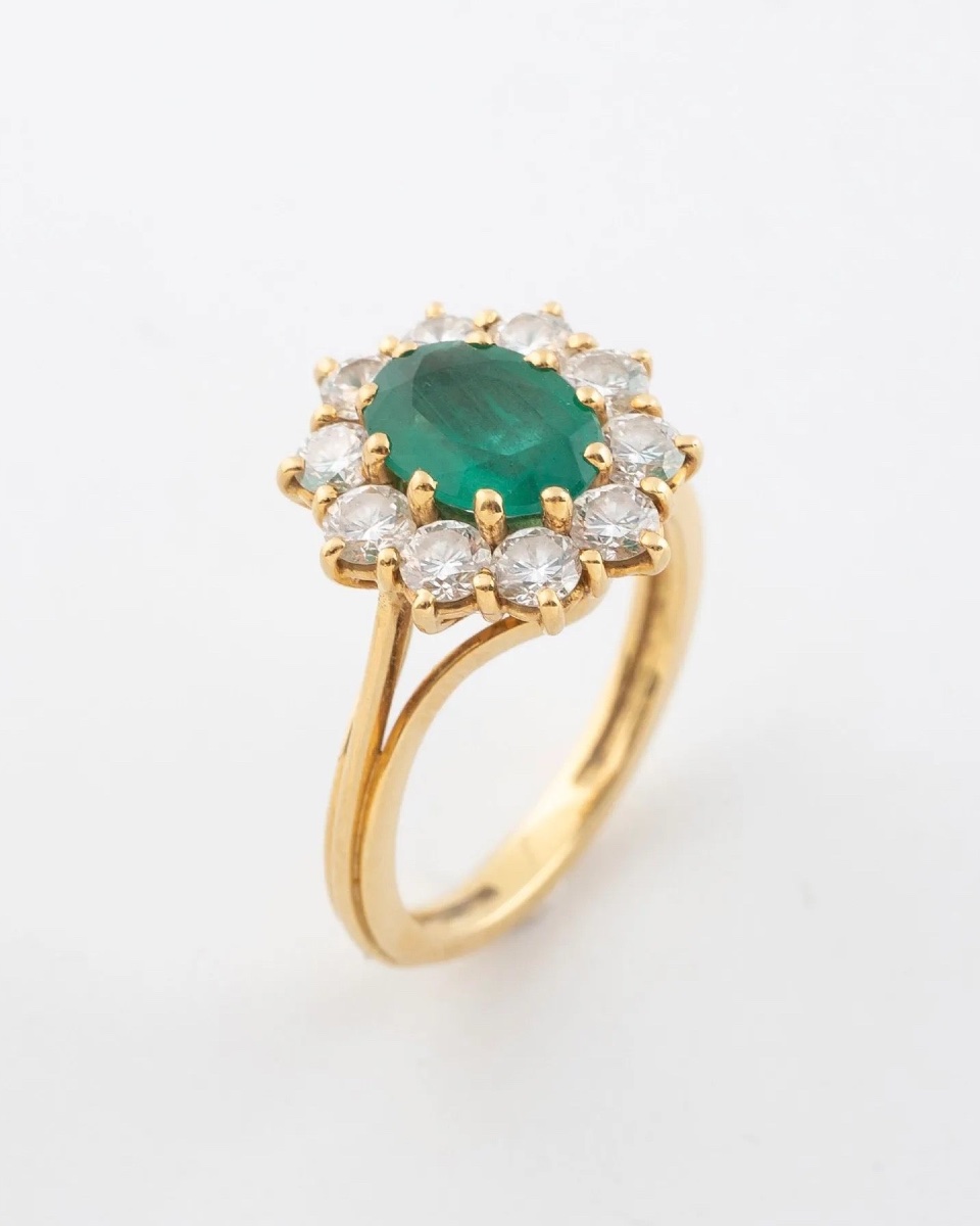 Marguerite Ring In Yellow Gold, Emerald, And Diamonds