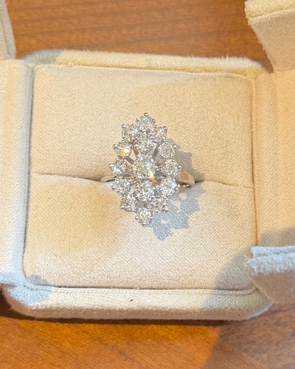 Bague Marquise en platine et diamants 