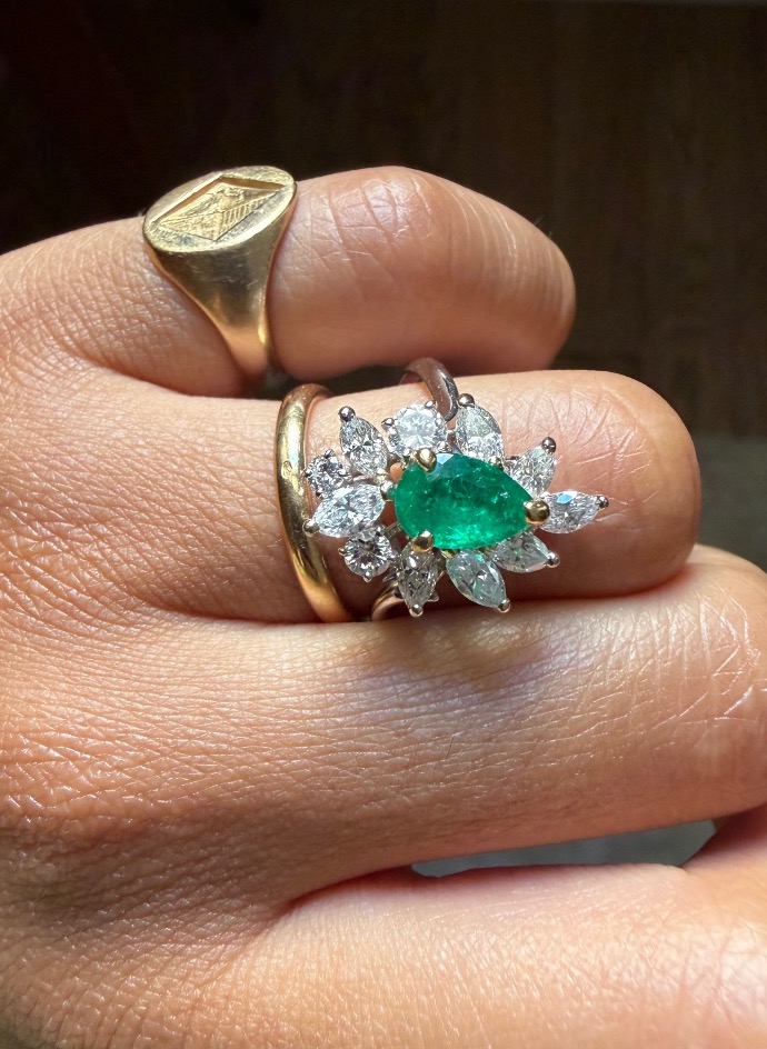 Bague en or blanc émeraude et diamants-photo-2