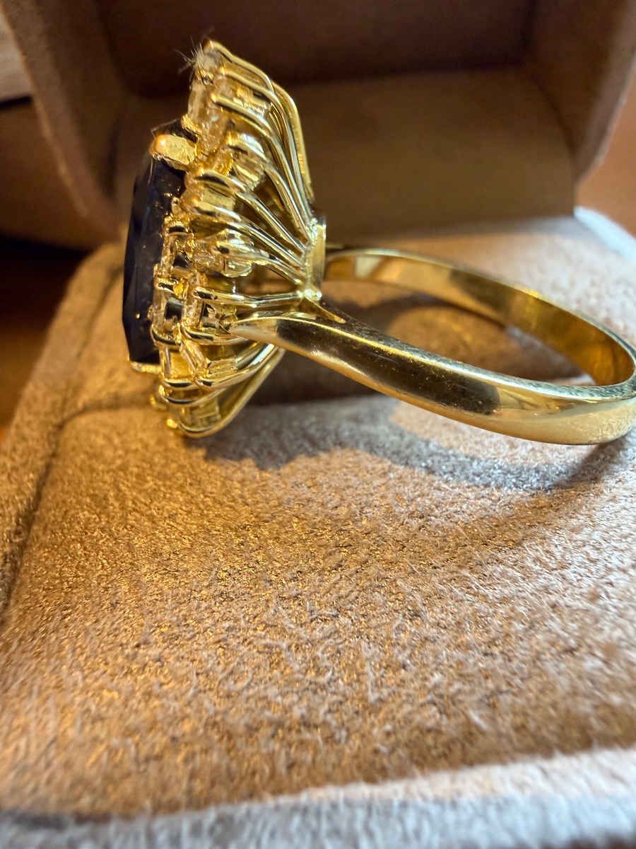 Pompadour Ring In Yellow Gold With Verneuil Sapphire And Diamonds -photo-4