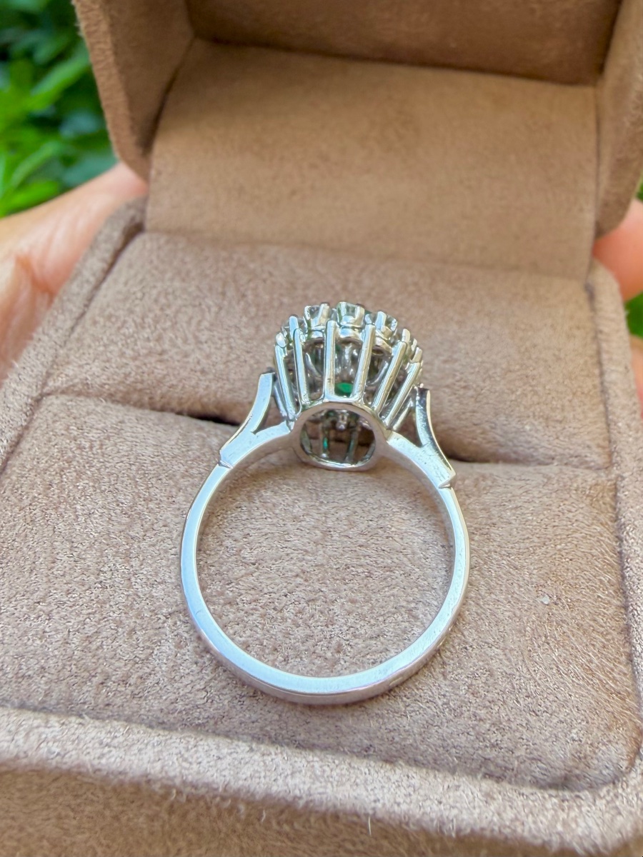 Marguerite Ring In White Gold With Emeralds And Diamantite-photo-4