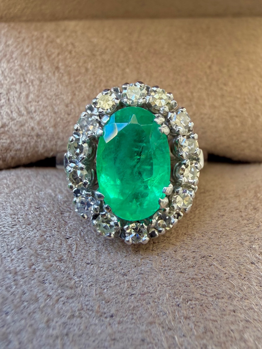 Marguerite Ring In White Gold With Emeralds And Diamantite