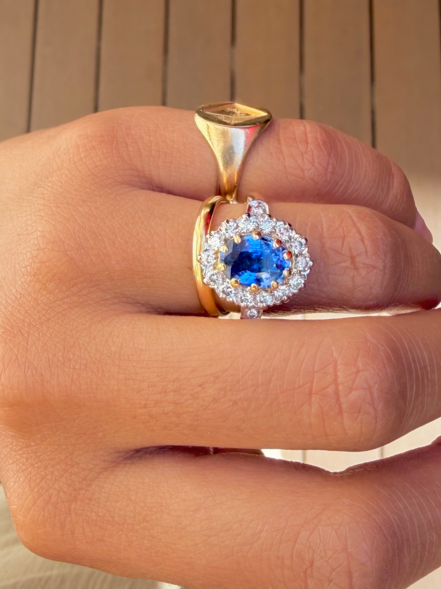 Pompadour Ring In Yellow Gold, Sapphire, And Diamonds-photo-4