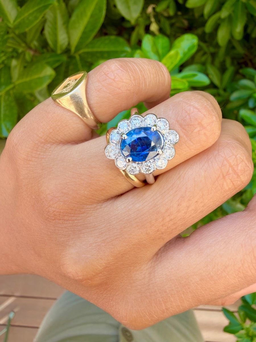 Pompadour Ring In White Gold, Sapphire, And Diamonds-photo-2