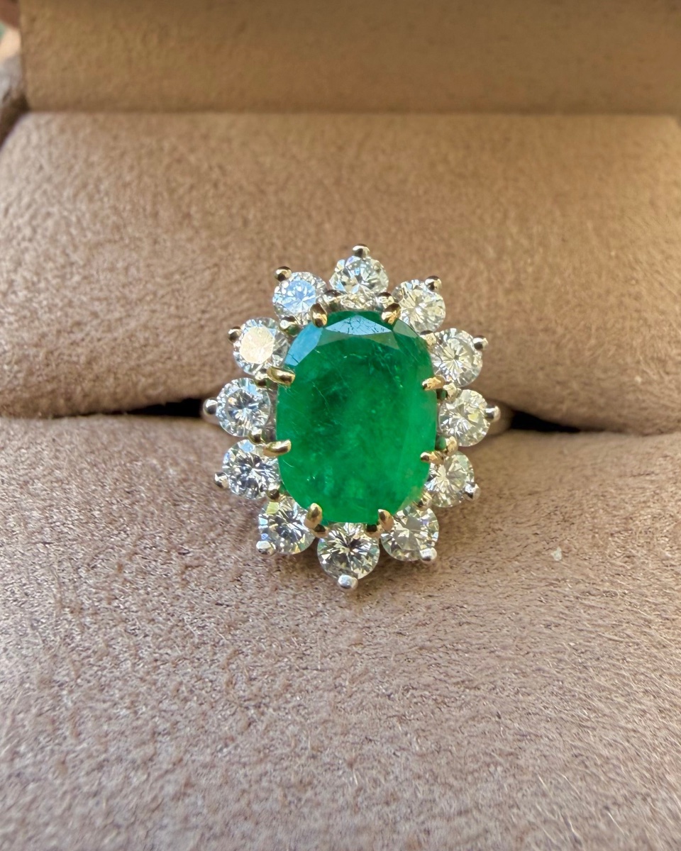 Marguerite Ring In Gold, Emerald, And Diamonds-photo-2