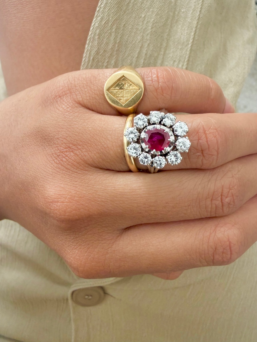 Bague Pompadour en or blanc rubis et diamants-photo-3