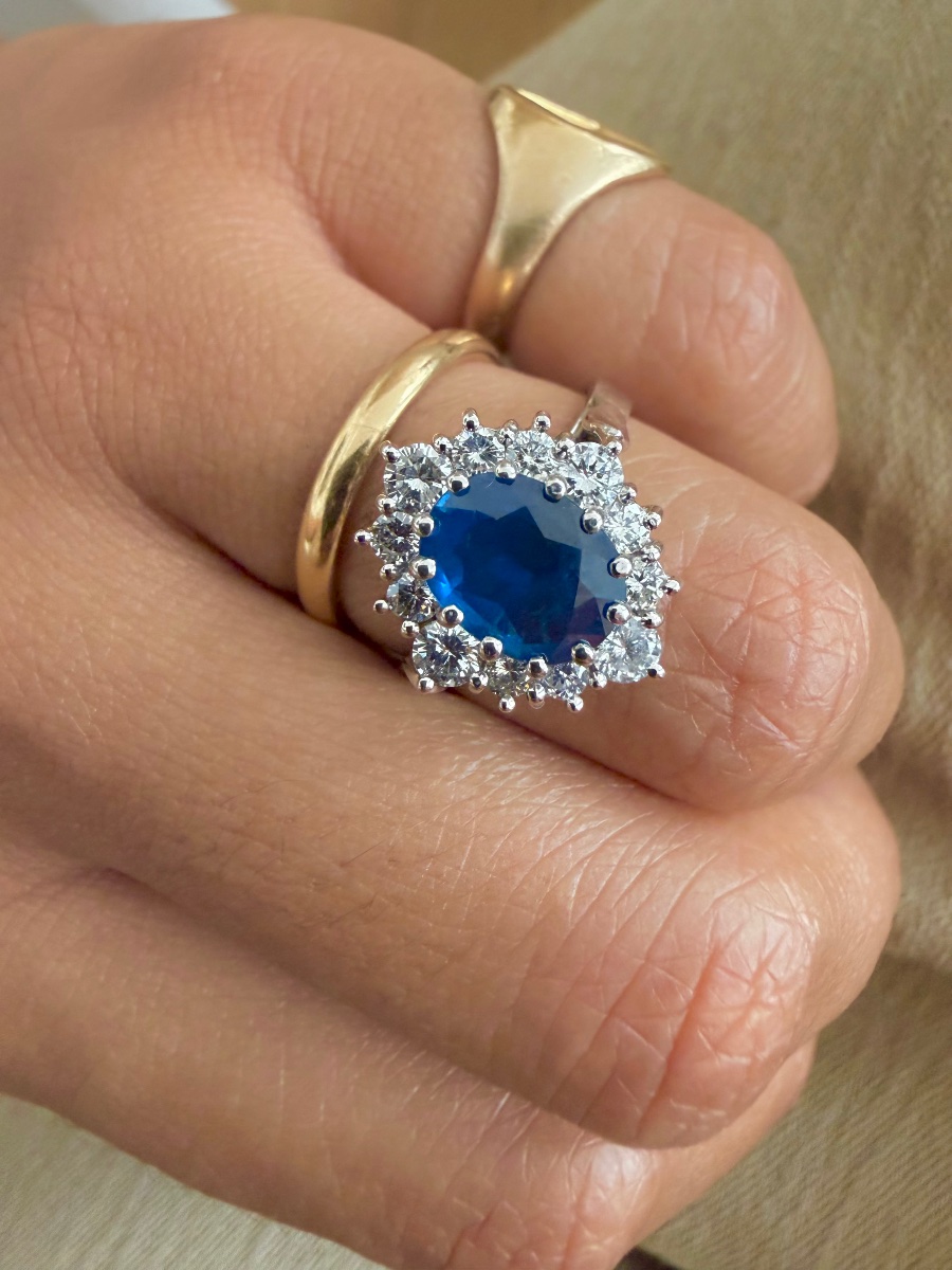 Bague Pompadour en or blanc saphir et diamants-photo-2