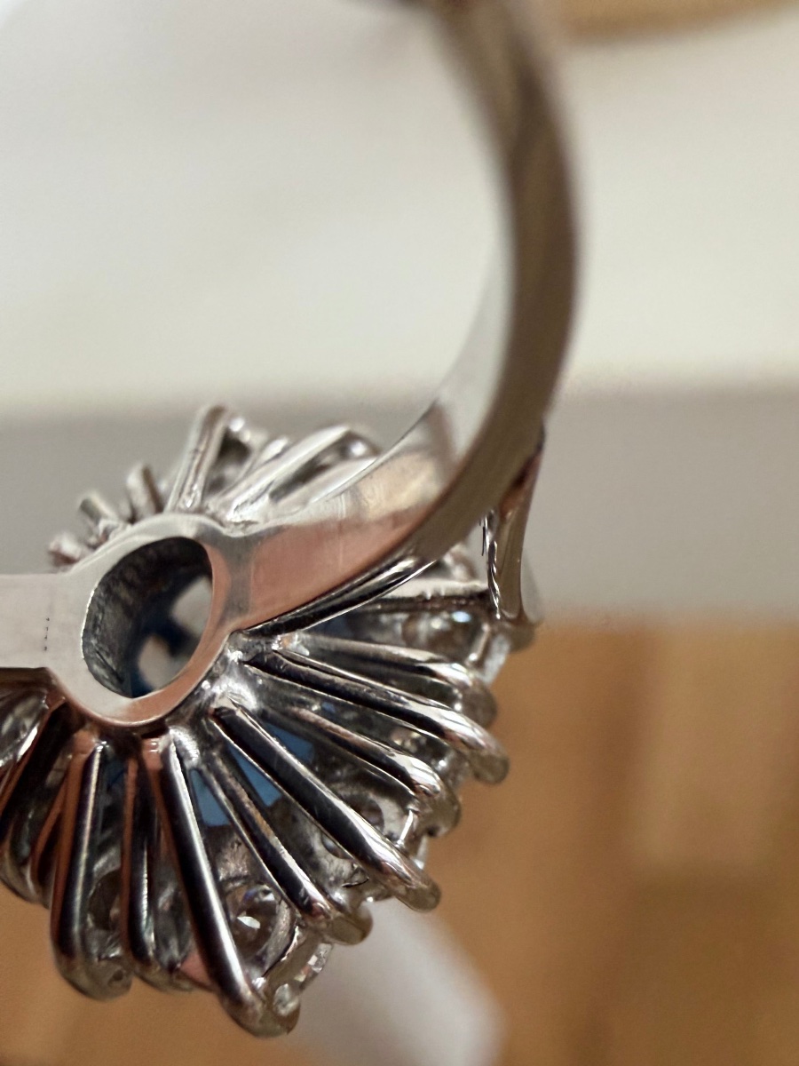 Bague Pompadour en or blanc saphir et diamants-photo-3