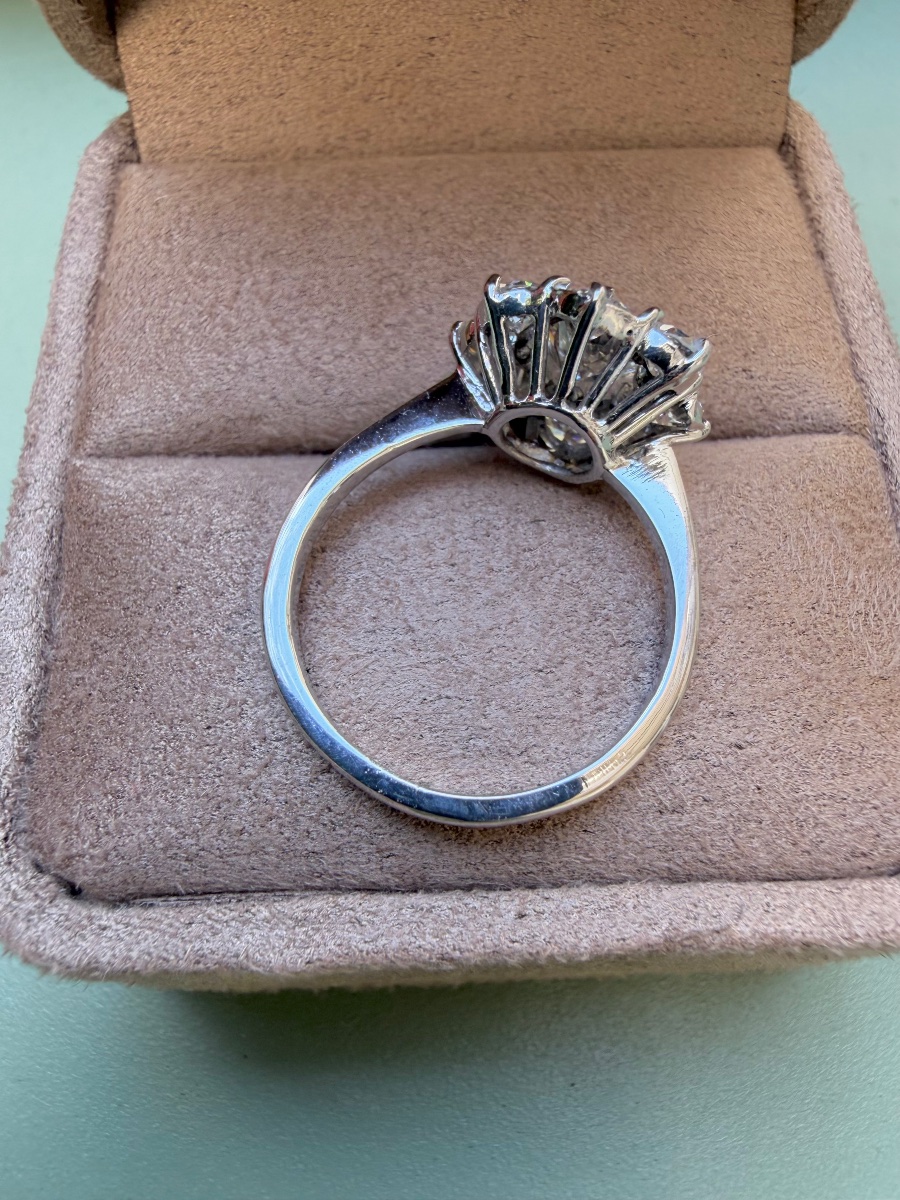 Marguerite Ring In White Gold And Diamonds -photo-2