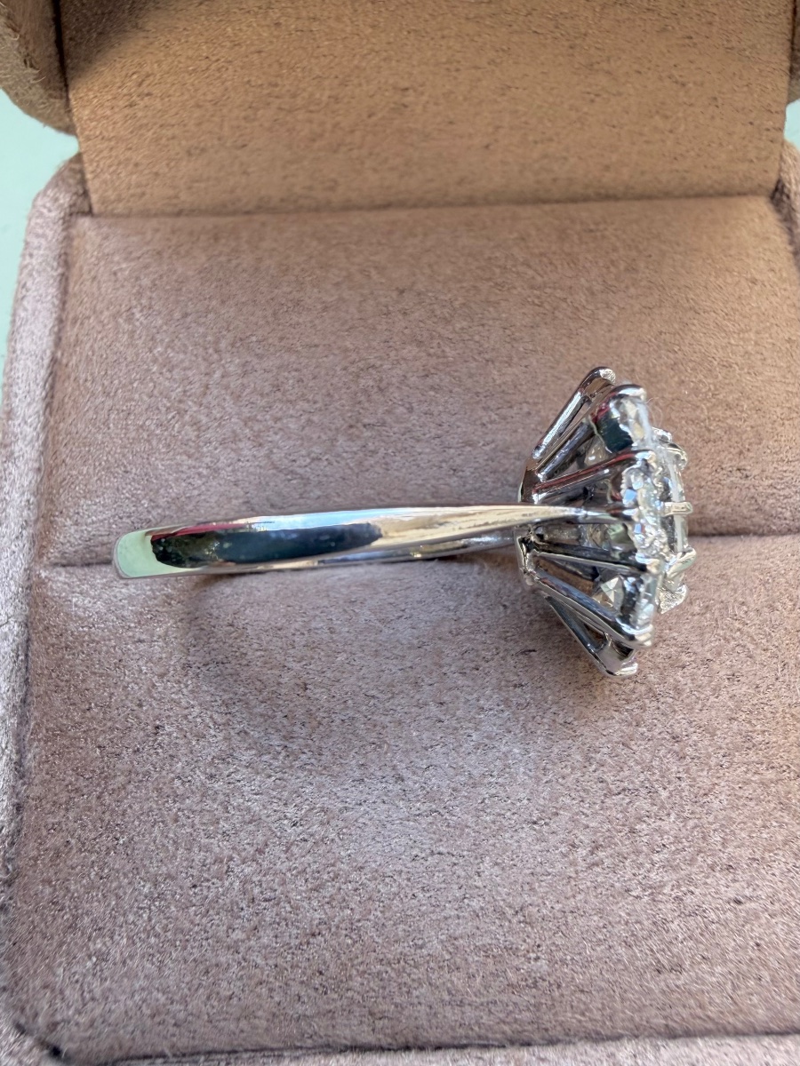 Marguerite Ring In White Gold And Diamonds -photo-3