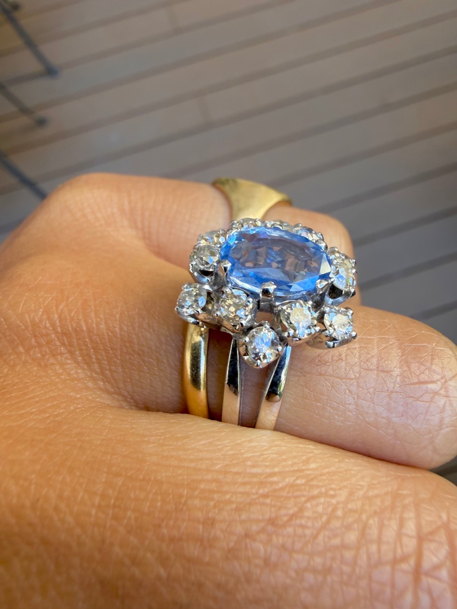 Bague entourage en or blanc saphir Ceylan et diamants -photo-3